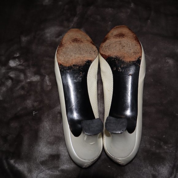*Vintage* Stuart Weitzman Pearl/Gold Kitten Heels, Size 9 - Picture 4 of 5